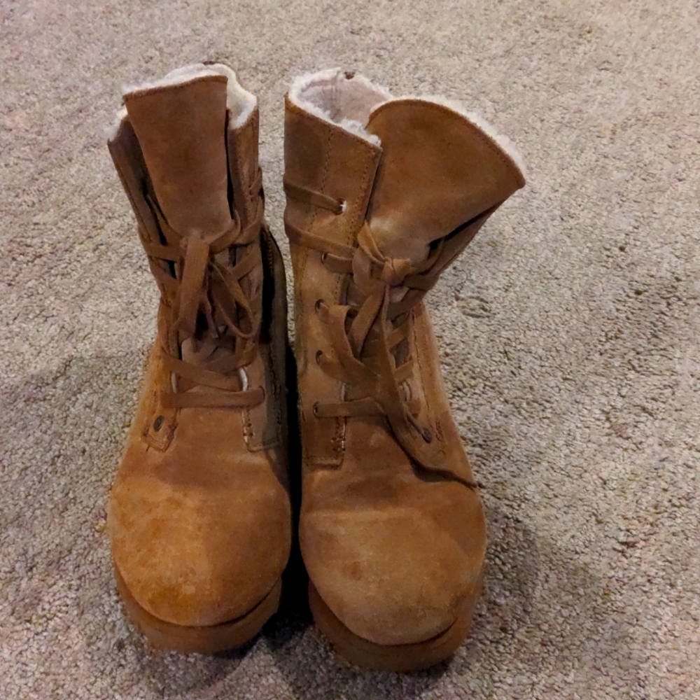 BearPaw boots size 8